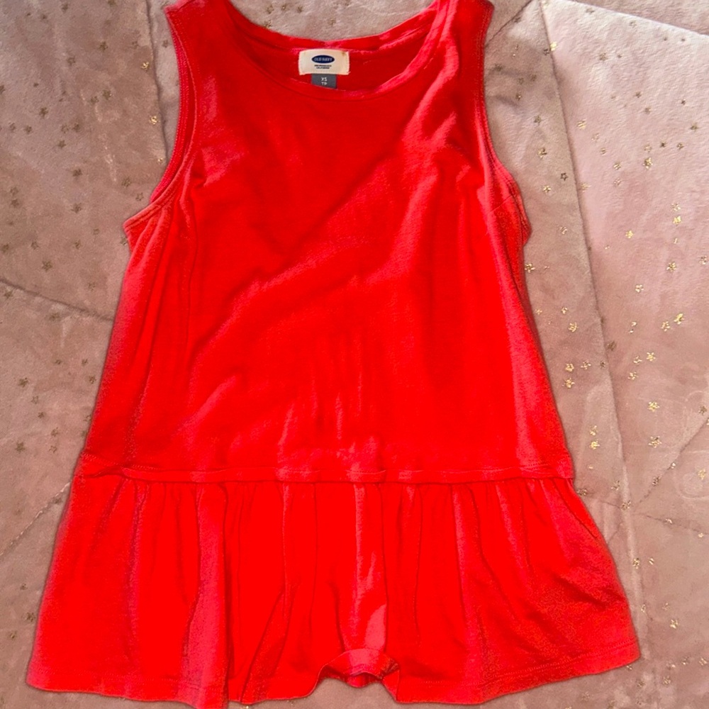 Dark pink tank top with chute ruffle at the bottom!